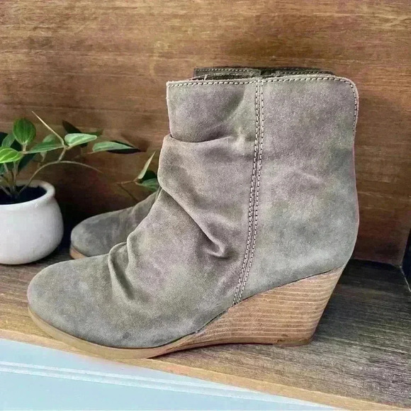 New (MSRP:$89) LEATHER DIBA Wood Wedge Heel Suede Slouch Style Booties - Sz 8.5 - Picture 9 of 15